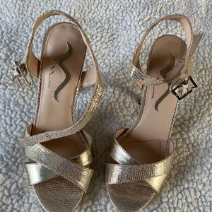 Nina Gold Dress Shoe Sandals Sixe 10 NWOT